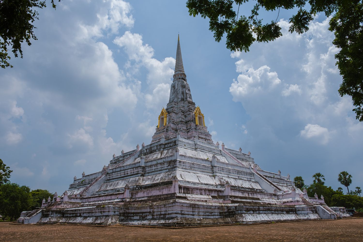 Wat Si Suriyawongsaram Worawihan